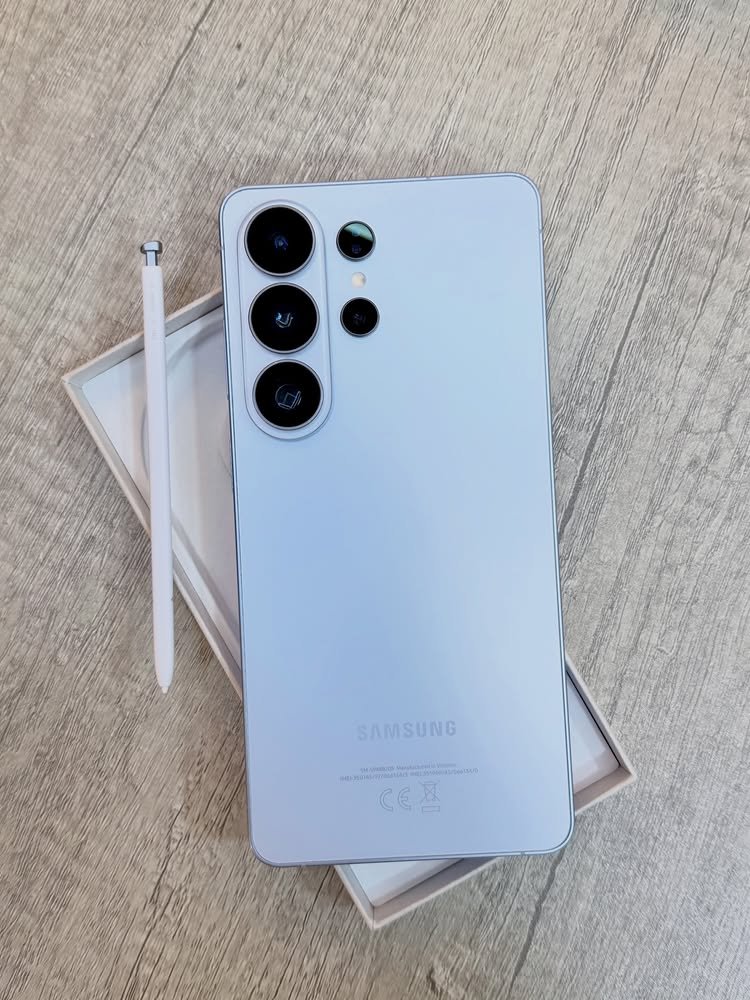 ShijaDenis's tweet photo. iphone 18 pro max vs Galaxy s26 ultra utachagua mwenyewe
#zotekuntu https://t.co/wf0D28BnQj