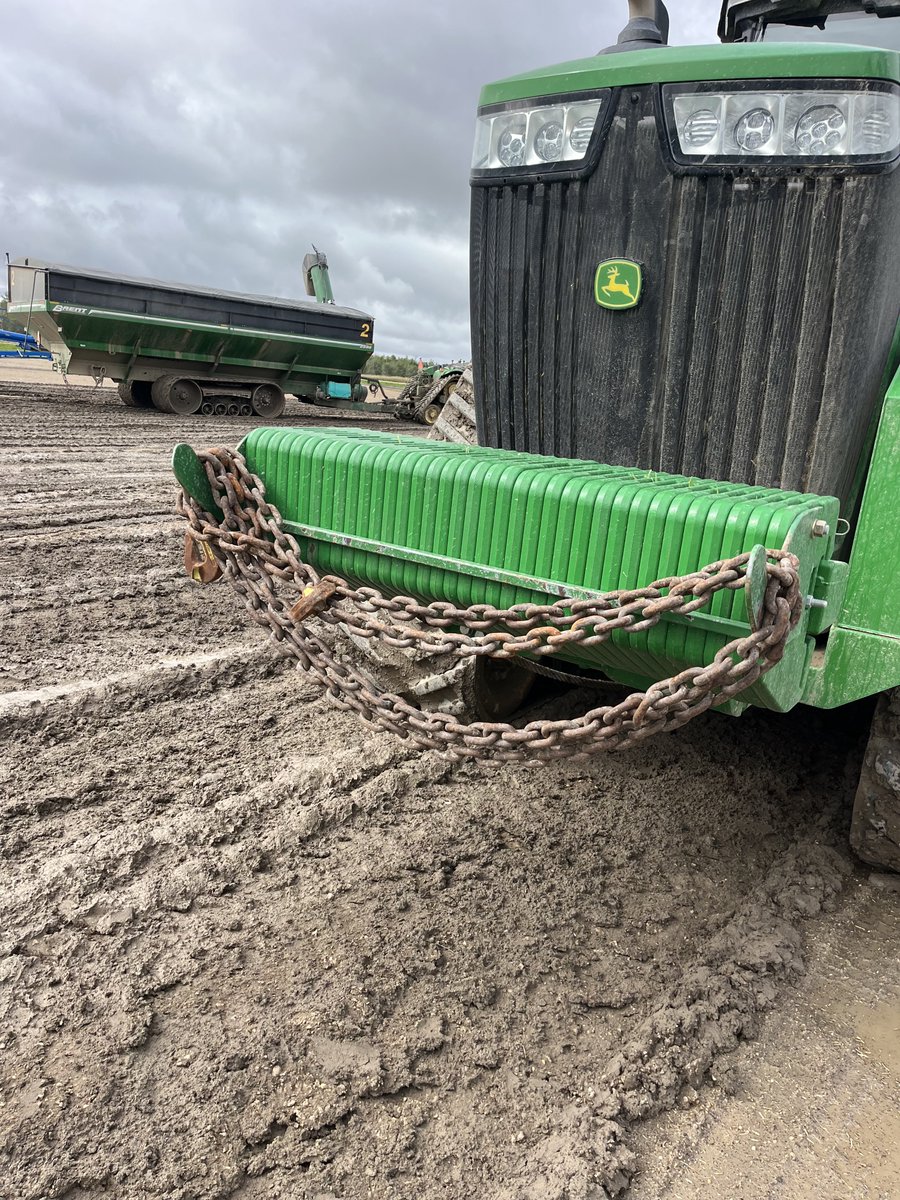 HebertKristjan's tweet photo. We have added this setup to all of our carts and 4wd's a number of years ago.  Carts for harvest, 4wd for seeding.  Try to turn getting f stuck Into a non event.   I know many operations are having to deal with wet conditions that aren't normal for the area they farm. https://t.co/YaZeqLYF5d