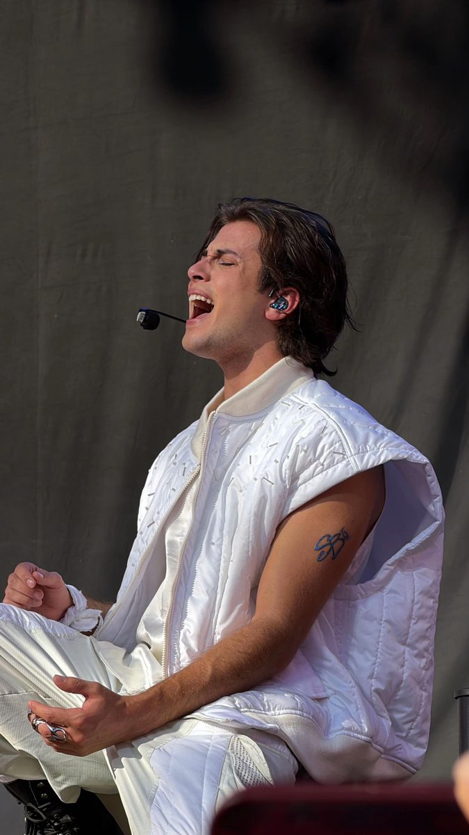 sometime_zzz_'s tweet photo. Toda la pasión con la que Ale canta se transmite incluso en las fotos 🥹

cr: /satin.music
#SantosBravos @santos_bravos #SANTOSBRAVOSxESLATINA
#SANTOSBRAVOSenEspaña https://t.co/Me27JbYtBf