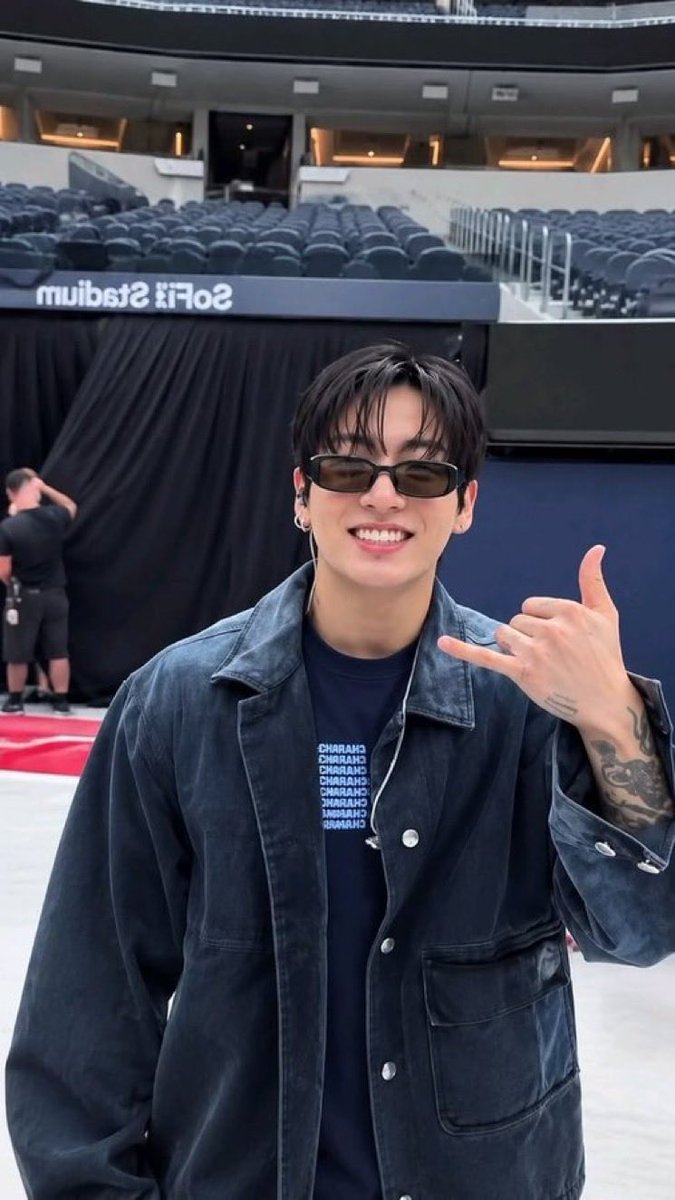 jungkook_reply's tweet photo. Call me 🤙 https://t.co/N5L8Ibghyu