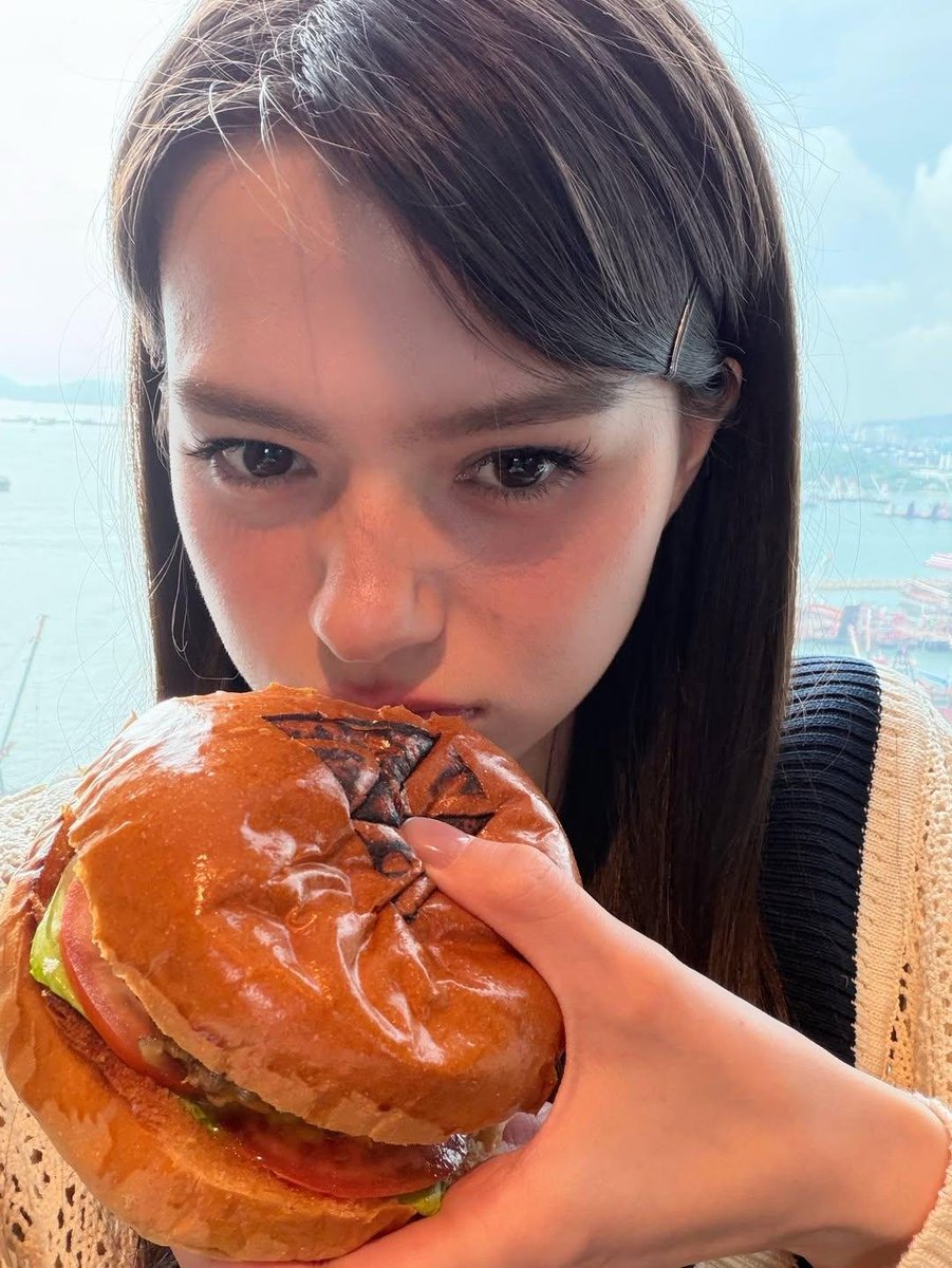 zenobia__'s tweet photo. Beccc~thank you for coming❣️🇭🇰Hope you enjoy the days in Hong Kong🫶🏻🫂😚🤟🏻~
Love u my little sunshine bear🌼✨️☀️🪽🧸

@AngelssBecky
Cantonese songs are good naaaa P'Bec😳🥺👉🏻👈🏻Hopefully one day you would choose them for your concert naaa🎶🎤😍💯~
#beckysangels 
#beckyarmstrong https://t.co/rEAH4WtJhq