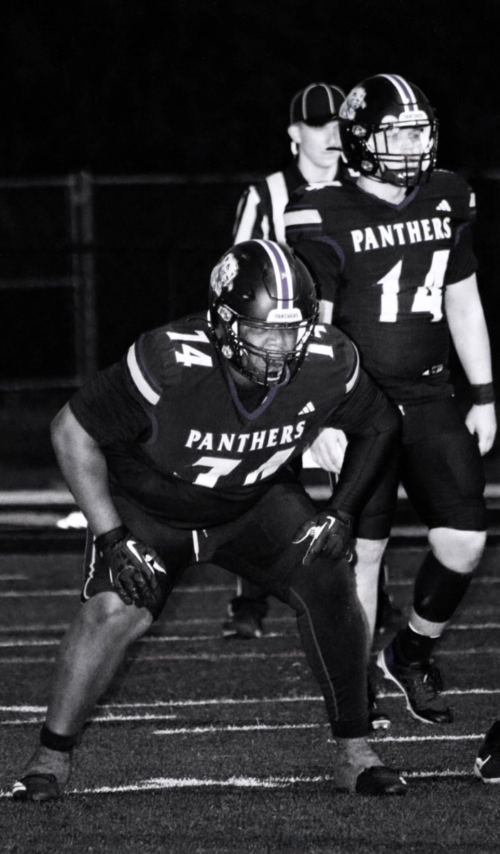 emmanuelconnel3's tweet photo. Mid-season tape dropping soon 👀🎥 still working. Still grinding and improving every Saturday🐾

#MidSeasonTape #JUCOFootball #OLine #OffensiveLine #OpenRecruit #football #TrenchWork https://t.co/4su8vZZeLE
