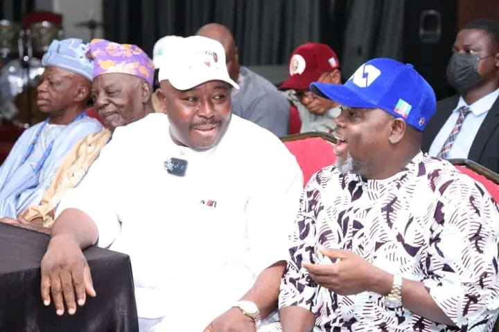 Alayonimi100's tweet photo. For God so loved Oyo State that He gave us BSA and Hon. Adesoji for the 2027 governorship race 🥹🤲
Because honestly, if not them, who I wan vote for? The radio presenter or the figurehead ? 😭😂
I’m not wasting my first vote on a candidate I don’t believe in.
OYO DESERVES BETTER https://t.co/cNQ2tlBZPQ
