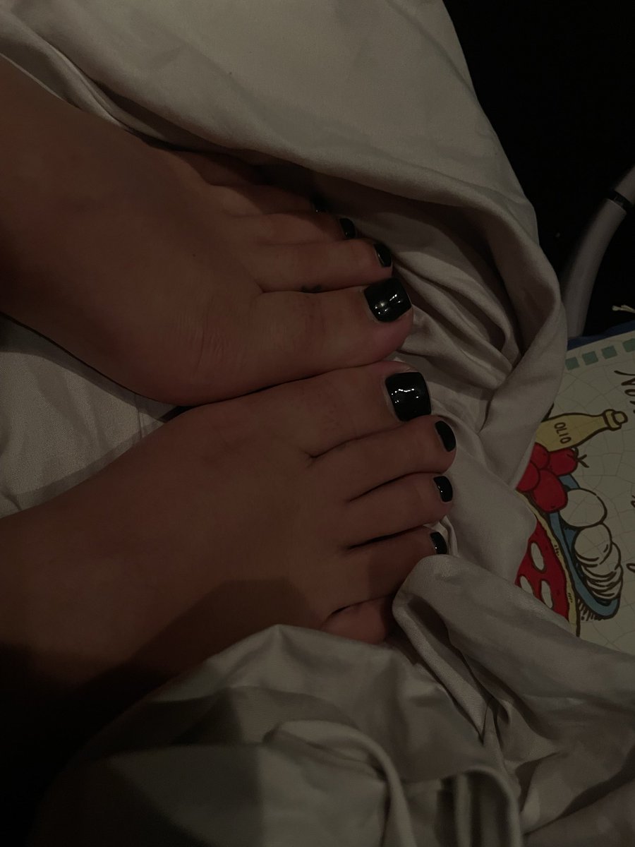 itbemommyy's tweet photo. Baddies bitch with matching toes💅 https://t.co/4CuZxm7iL4