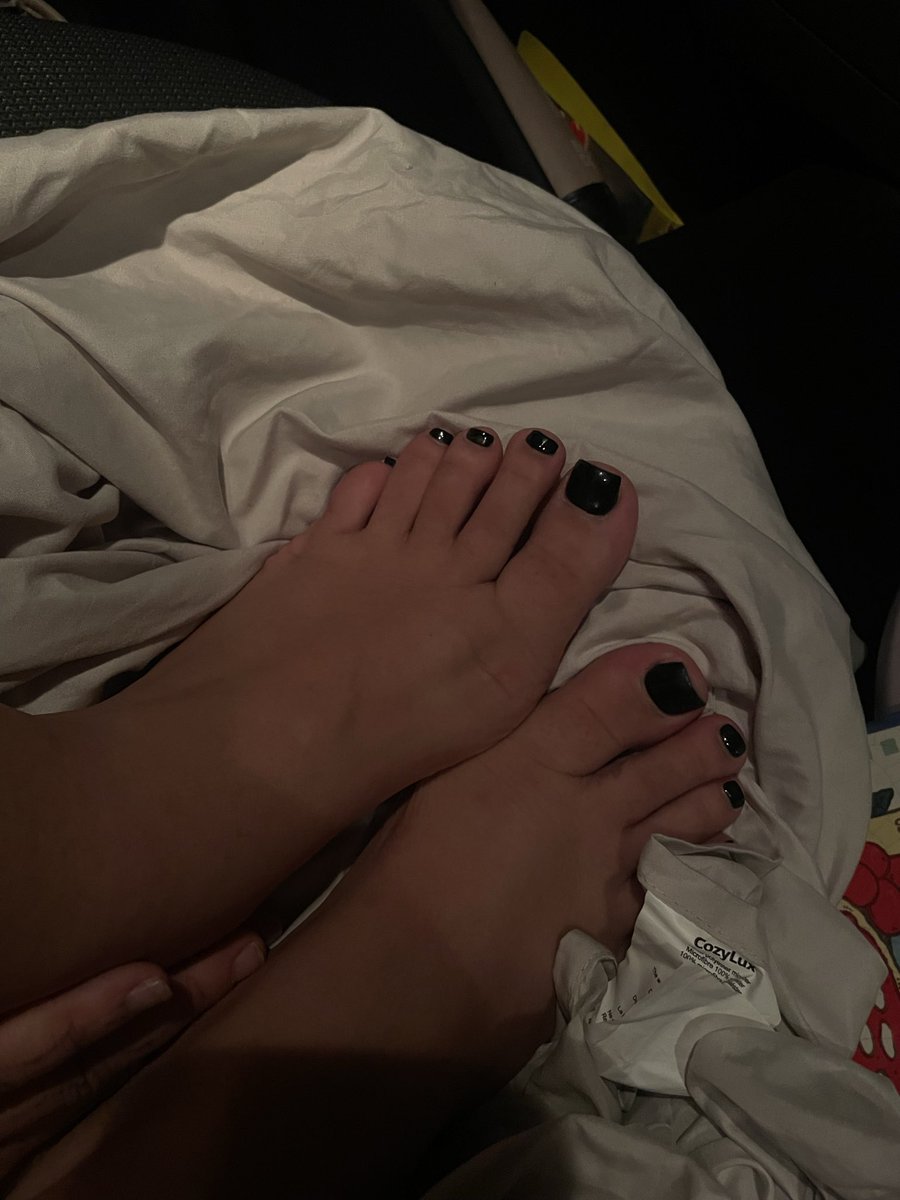 itbemommyy's tweet photo. Baddies bitch with matching toes💅 https://t.co/4CuZxm7iL4