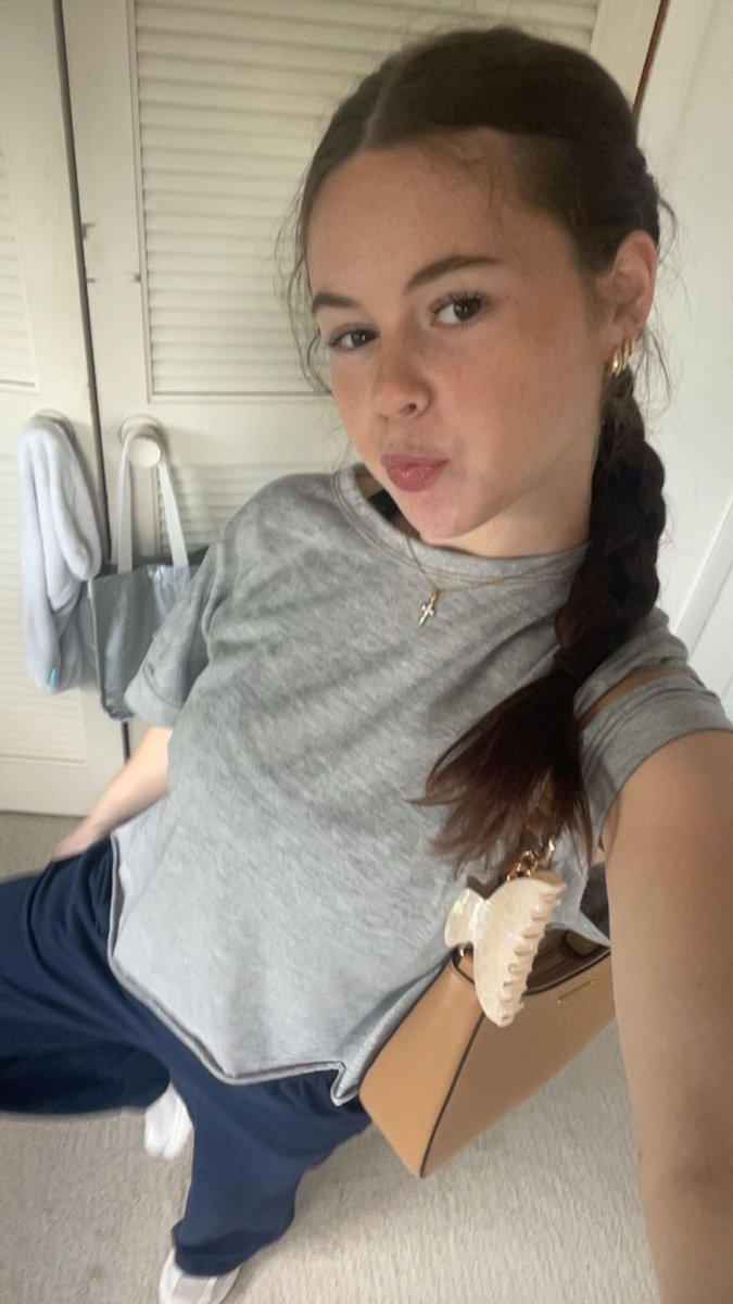 maddysnoww's tweet photo. staying in allll day https://t.co/YUOfgawsvF