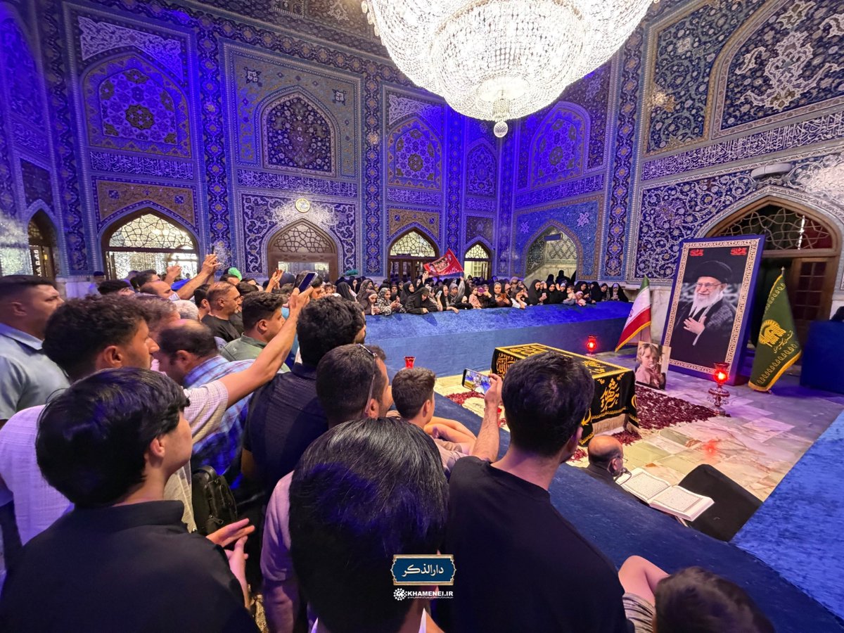 daarozekr's tweet photo. عصر ام��وز؛ حضور عاشقان شهید خامنه‌ای در رواق دارالذکر حرم مطهر علی بن موسی الرضا علیه‌السلام برای زیارت مزار نورانی رهبر شهید انقلاب. ۱۴۰۵/۰۶/۲۹ https://t.co/YmSFjix3TX