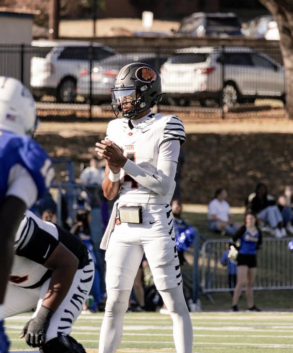 TrulyAJ10's tweet photo. After a great conversation with @Coach__Mart1n I am extremely excited and blessed to say I have received an offer from East Central University!! #stayupaintnostaydown @DemarcusHarri01 @CoachKelley57 @CoachJudie5372 @CoachC_Osunde https://t.co/vylhdiEwla