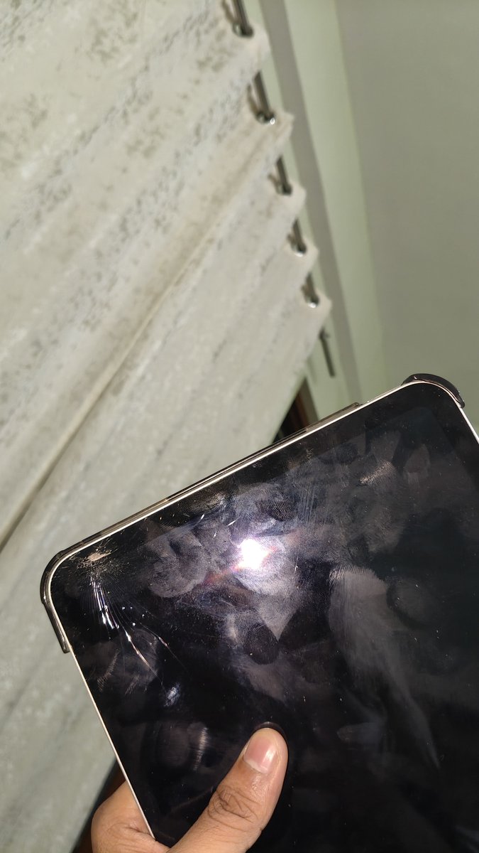 rh8yl's tweet photo. My roomate damaged his ipad 10th gen by his elbows https://t.co/xSXSRUACVr