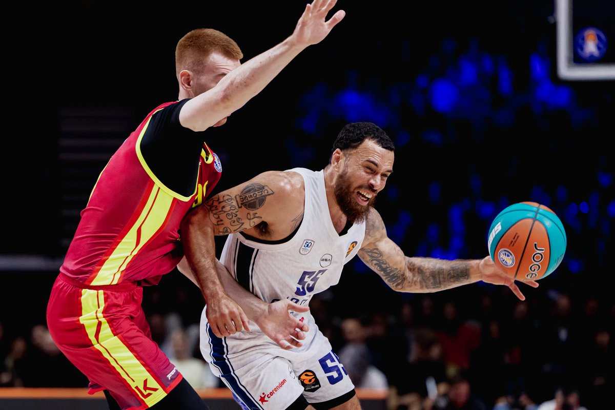Zheldak_basket's tweet photo. 🚨💣 Anadolu Efes is the winner of the VTB United League Super Cup
The Turkish club defeated Lokomotiv in a closely contested battle (88:82).
Mike James – 27 points, 5 rebounds, 5 assists
#Efes #VTB #Lokomotiv https://t.co/PLGFxbO1h8