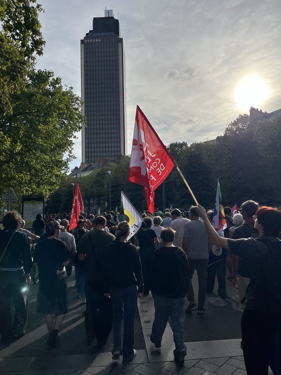 La manif devant la Tour Bretagne