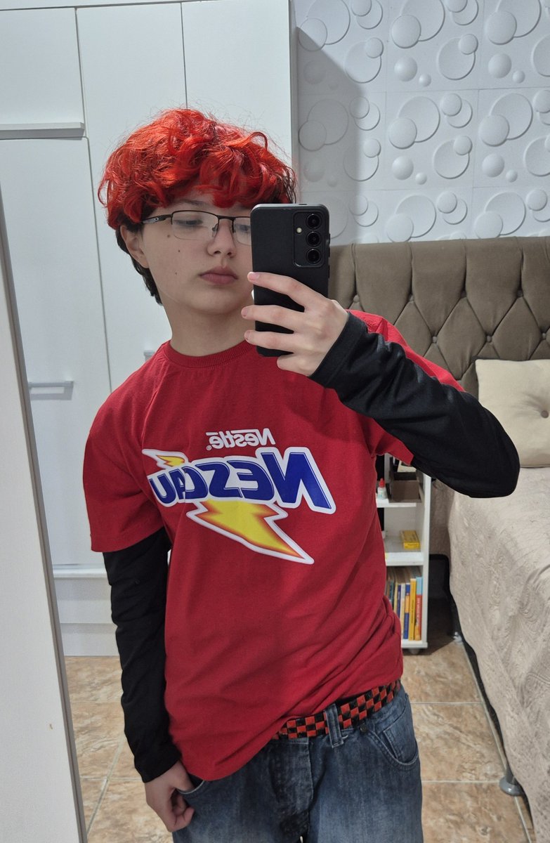 homidebuceta's tweet photo. acabei de passar por um grupo de criancas com minha camisa do nescau e eles falaram q eu farmei aura https://t.co/RJedC5d4Bc