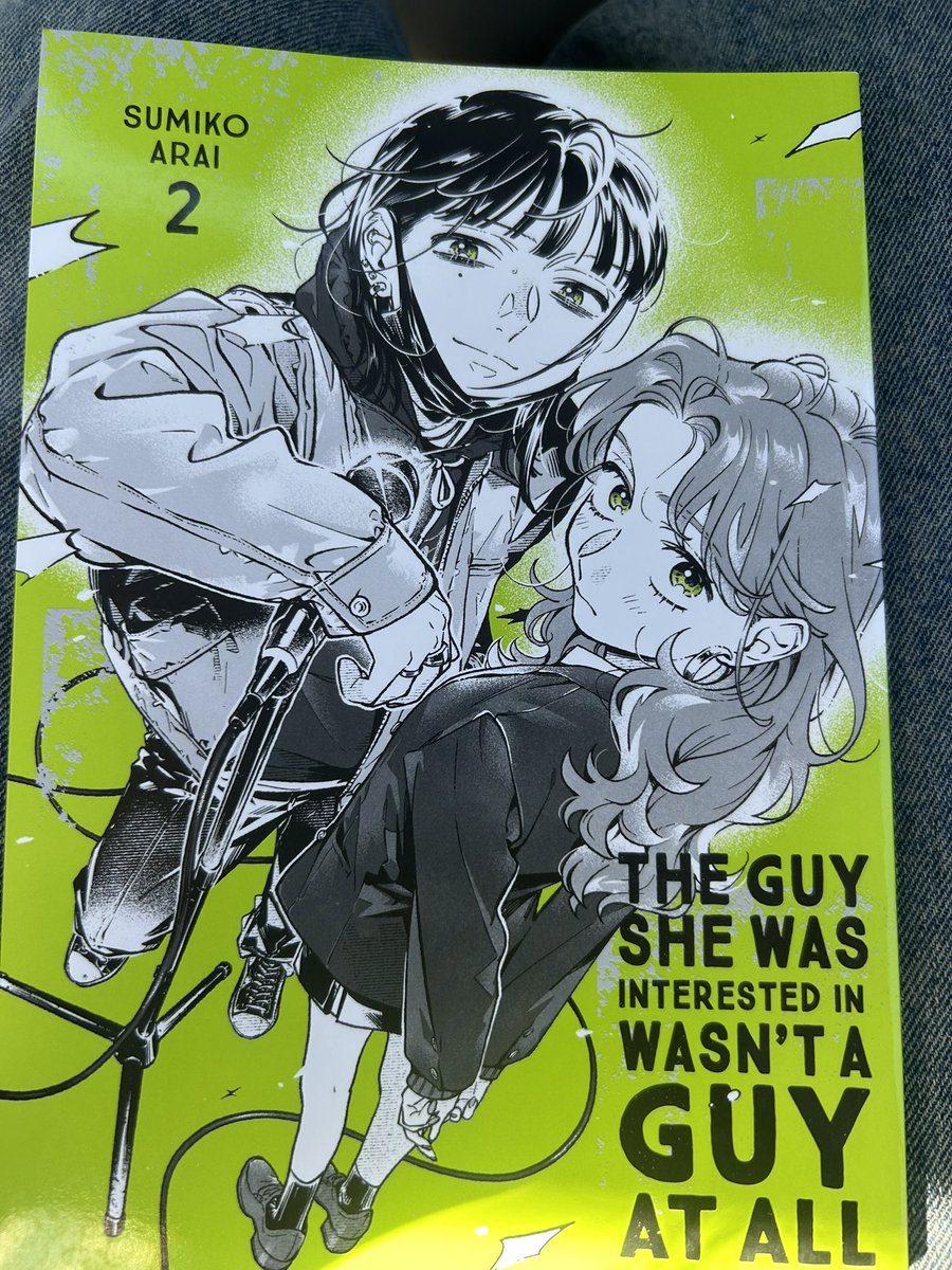 visualhyu's tweet photo. my barnes and noble didnt have the third one so i only got the second one😢 https://t.co/KfZlZjQz84