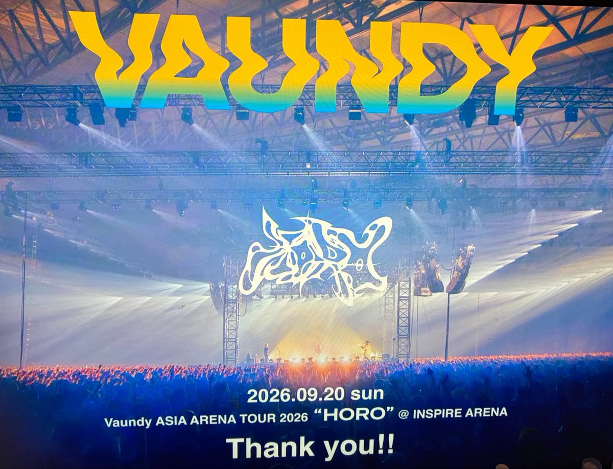 Emmlia_Nicola's tweet photo. #Vaundy
#AsiaArenaTour
#HORO
#InspireArena
備忘録の為詳細なレポをメモしましたが、まだ北九州メッセがあるので...
午前2時半でも周回出来るので、見終わりたく無い😭
3つのハテナについて調べた答えだけ報告します。
①カツシロさん(BREIMEN)のツインギターの相手は坂本遥さん(MEMEMION)
②Vau君がMCでも嬉しそうに話してた空港での熱烈な出待ちの洗礼を受けた時と、舞台から四方の通路に降りた時のガードして居たSPは東方神起のSPの雨辻さん(二枚目柵に登る寸前のVaundyと目を光らせる雨辻さんw)
Vau君が最前列の柵に登って観客の中でJUMPしたら雨辻さんに降ろされて居たwww
③エンディング
アジア圏でバイラルヒットした曲はNEW JEANSのミンジが東京ドームのファンミでカバーした曲だからだと思う。その東京ドームファンミに参加して実際に見ました🎡🎢