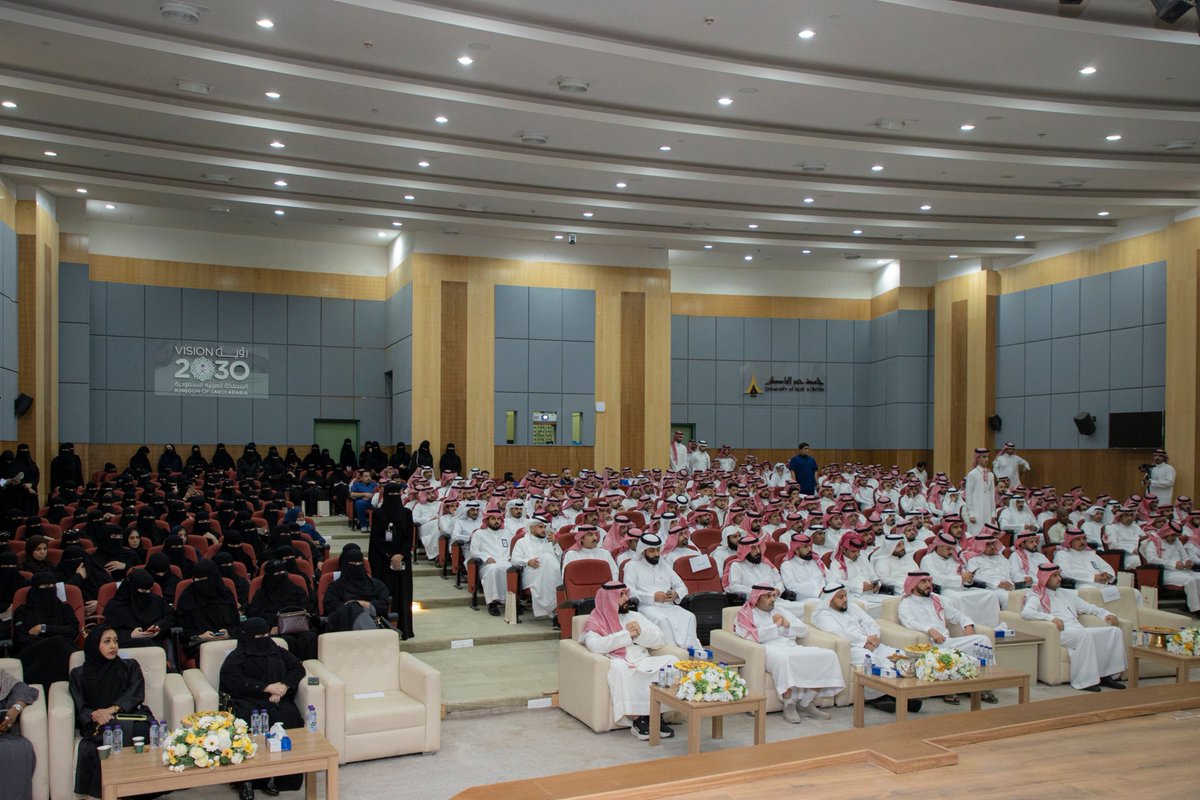 UHB_University's tweet photo. برعاية سعادة رئيس #جامعة_حفر_الباطن أ.د. خالد بن باني الحربي، وحضور وكلاء الجامعة وعدد من قياداتها ومنسوبيها، نظّمت عمادة البحث والابتكار اللقاء التعريفي لطلبة الدراسات العليا المستجدين للعام الجامعي 1448هـ. https://t.co/Yti0x19TpR