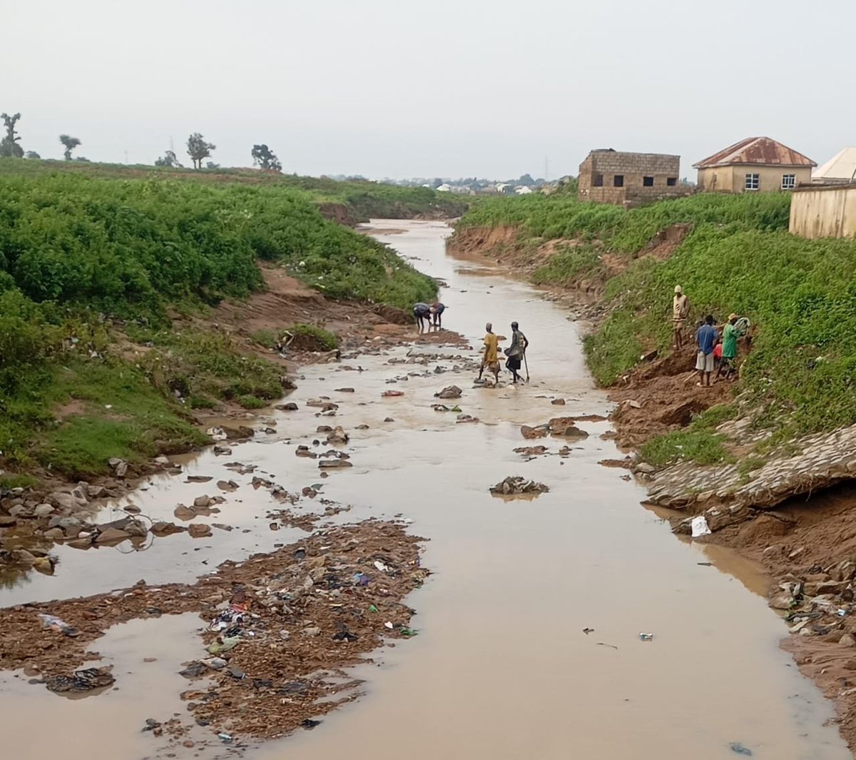 Drseal12's tweet photo. Just three days ago, 37 illegal miners died at the Custody of the NSCDC and all accalaimed stakeholders were all writing various kind of story concerning the NSCDC. Today Sunday 20th September, 2026, the same illegal miners have resumed to the site and are threatening the https://t.co/OAdbuv9Tug