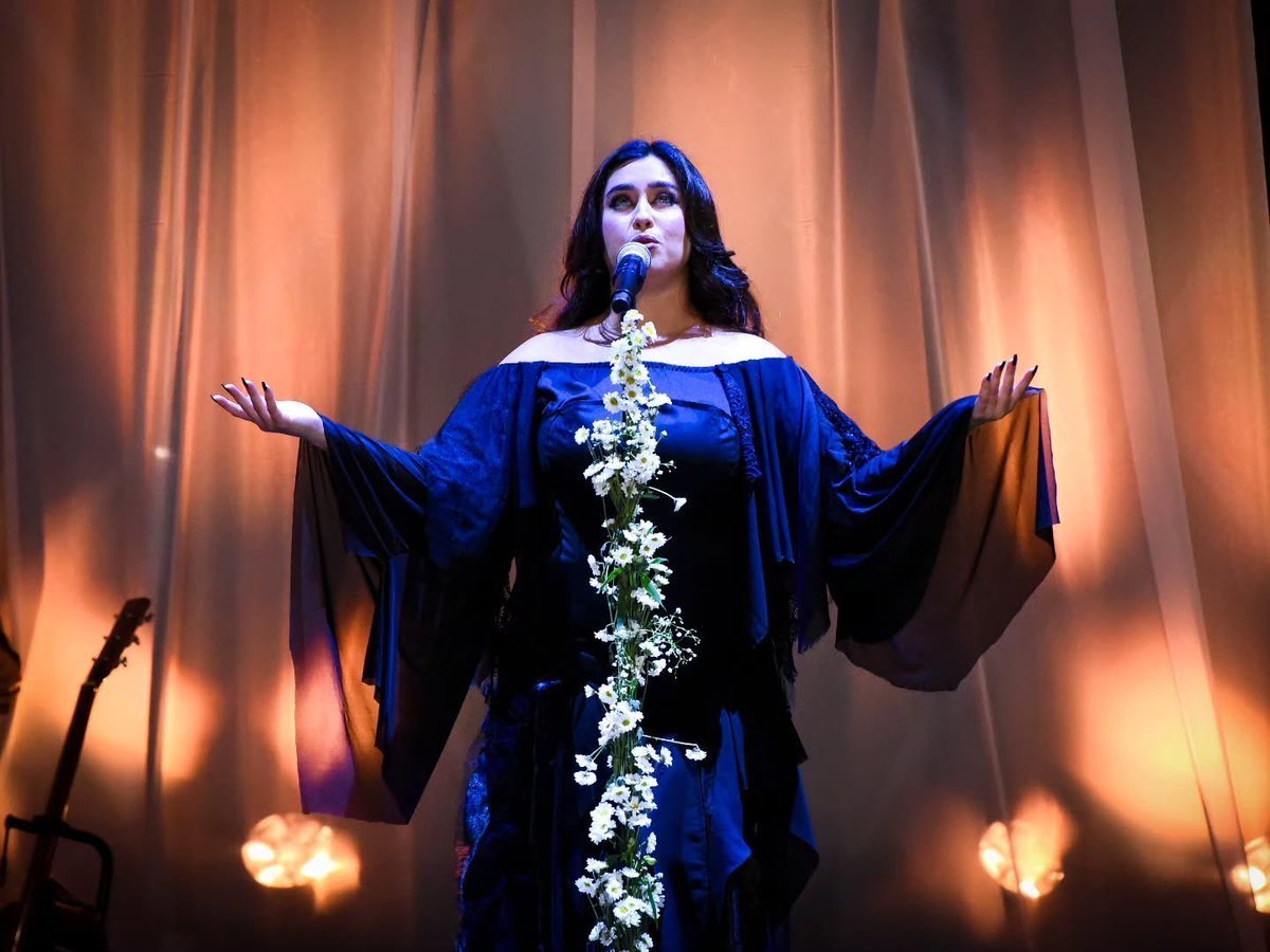 kca_milita's tweet photo. Ave Lauren cheia de graça 
Bendita sois vós entre as mulheres https://t.co/Ju2HgL7r5b