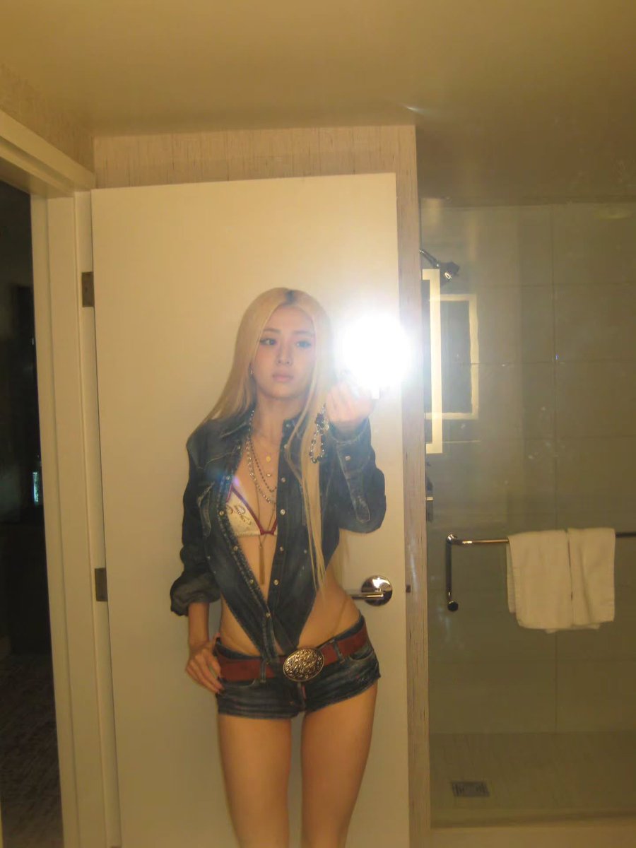 sunloverhuh's tweet photo. COWGIRL YUNJIN POST JUST DROPPED WTF https://t.co/F5zNwqLRkz