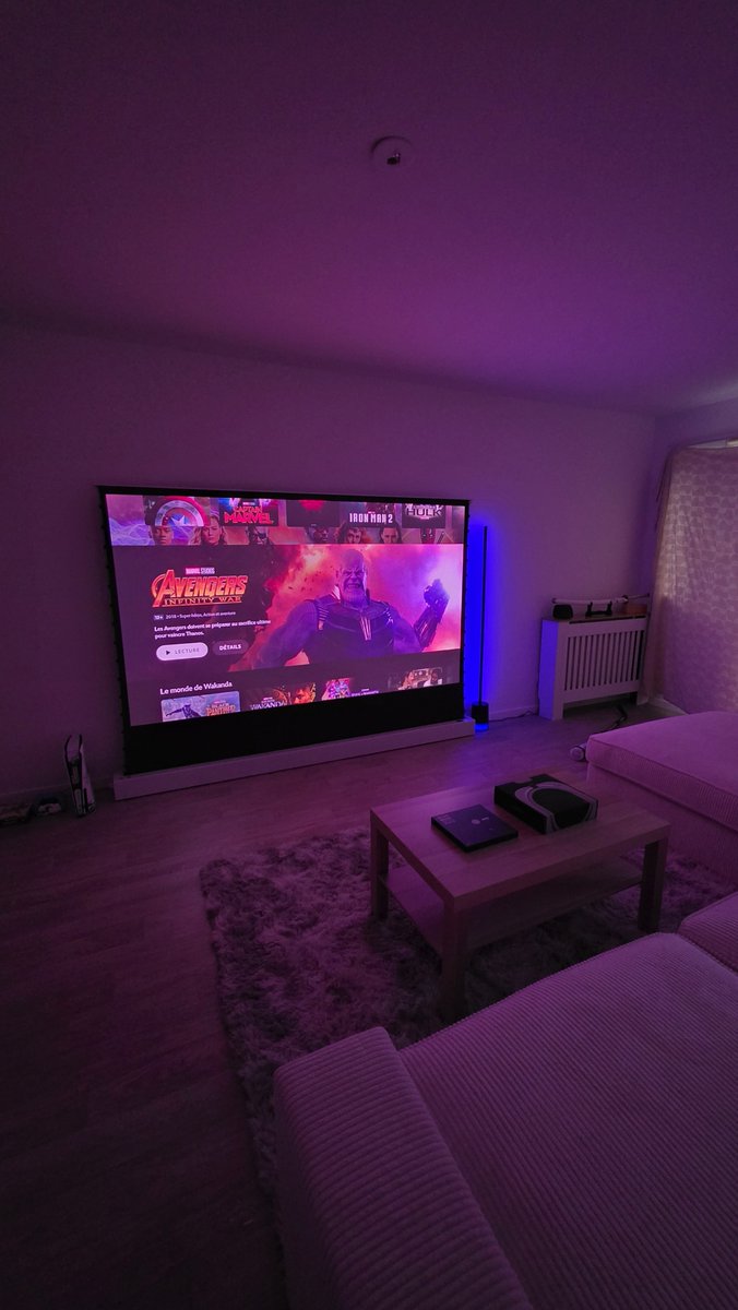 QasimTechhh's tweet photo. Pour ceux qui se demandaient où sont la télé + la play (c'est la première chose que j'ai installé mdrrr) https://t.co/2T2amM79aq