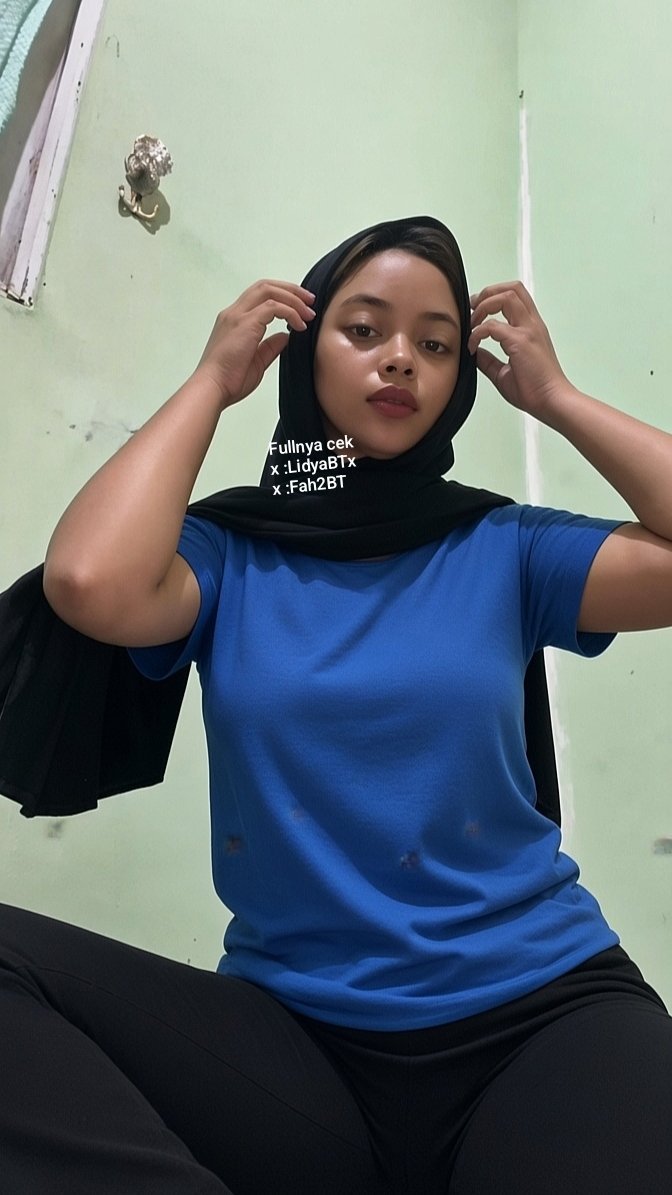 veisyib's tweet photo. Iseng pakai jilbab 
https://t.co/yNUxcS0nNz https://t.co/qNpCWDu8Sd