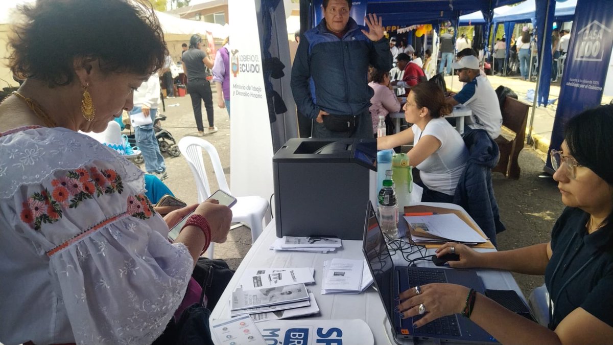 Vero_Velasco_S's tweet photo. Con la #BrigadaMóvilSRI cerramos hoy dos jornadas de atención en el Centro de Rehabilitación Integral Especializado Conocoto No. 1, con información y trámites de RUC, claves y consultas tributarias para los vecinos del sector. https://t.co/f2dIKtKzlL