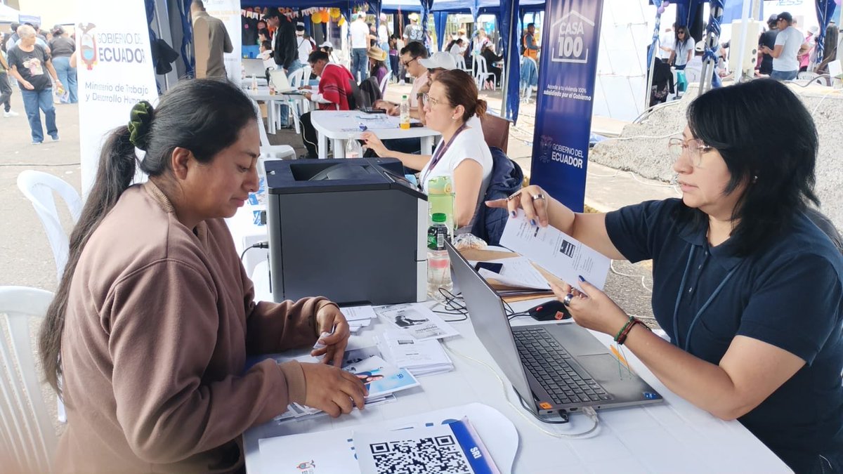 Vero_Velasco_S's tweet photo. Con la #BrigadaMóvilSRI cerramos hoy dos jornadas de atención en el Centro de Rehabilitación Integral Especializado Conocoto No. 1, con información y trámites de RUC, claves y consultas tributarias para los vecinos del sector. https://t.co/f2dIKtKzlL