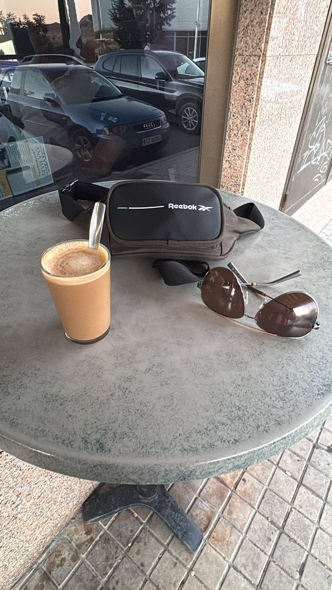 M_Raton80's tweet photo. #Postpartido
A) Al lado de casa ✅
B) Afónico ✅
C) La FAmilia llevando al equipo en volandas ✅
D) Cabrones,
cuando queréis empujáis ✅
E) Café preparado ✅
Y de fútbol hablamos otro dia https://t.co/Fr80tkqE4L