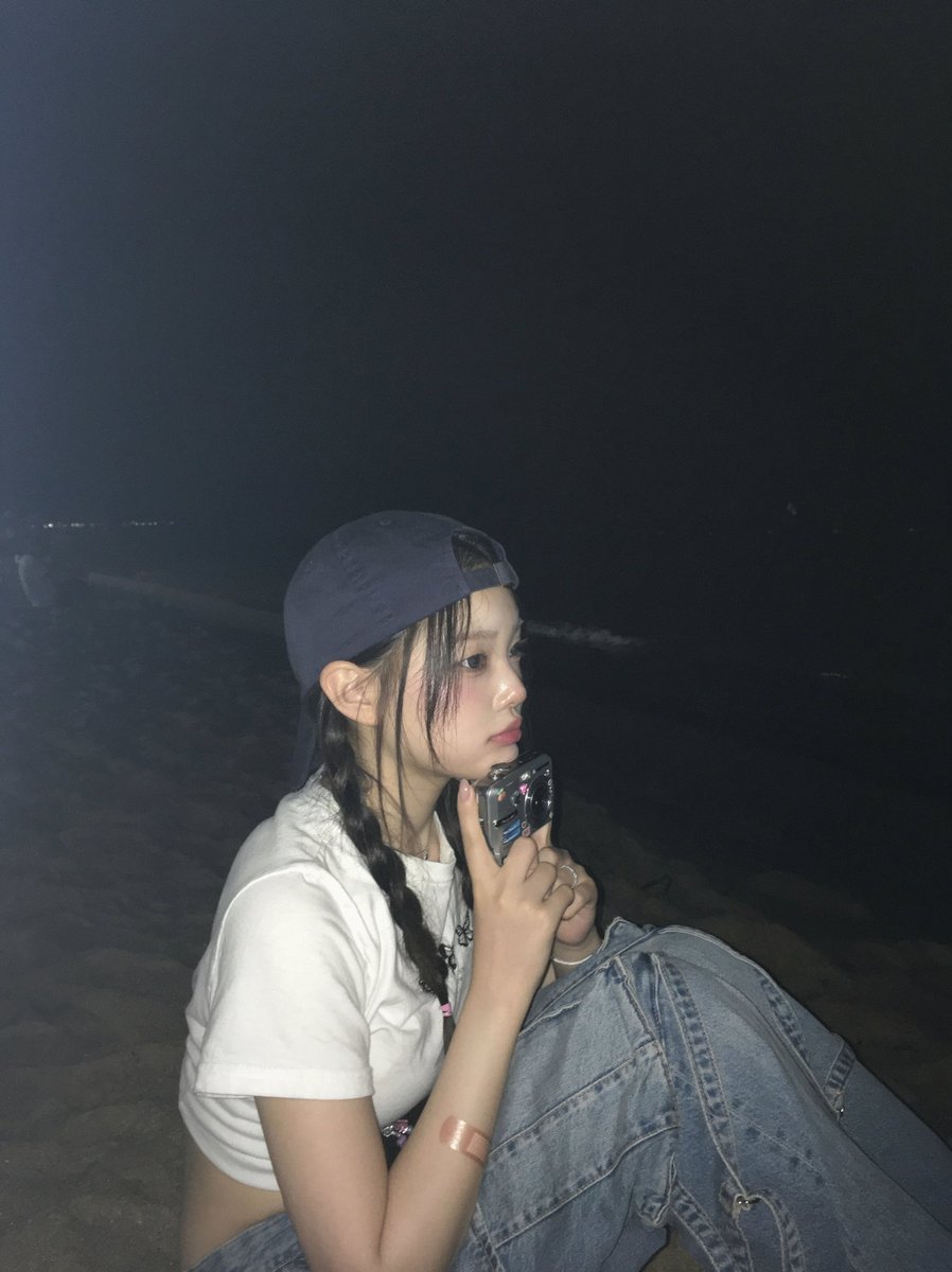 twisticz's tweet photo. 「二機目が突入するのをリアルタイムで見てた」って言ってるアホの子がいますね～
それは夕方のTVニュースの画面の中だけですね🤣🤣
未だにこういうどっぷり洗脳された無知がいるんですね～😂😂
現場の人たちや近隣住民も、飛んでる飛行機は誰一人見ていないことが確認されています。 https://t.co/IPVeYVGg7o
