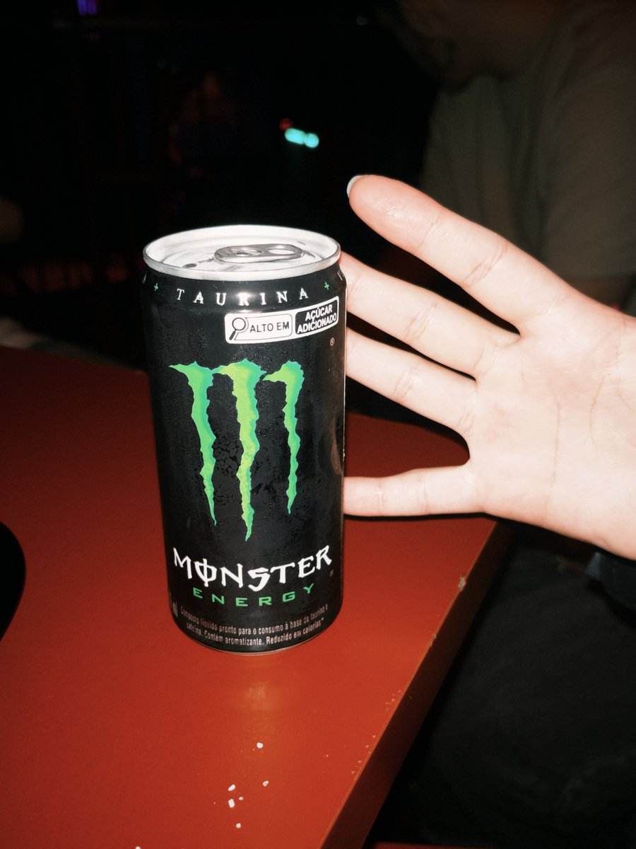 kaaorihh's tweet photo. pedimos um monster e veio essa miniatura aqui, sabia nem que existia essa bosta https://t.co/GNkVoNEJBE