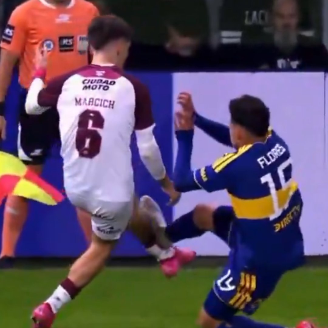 CharlyQuiroga04's tweet photo. Si es de Boca: amarilla
Si es contra Boca: roja https://t.co/a7DA5JCiBc
