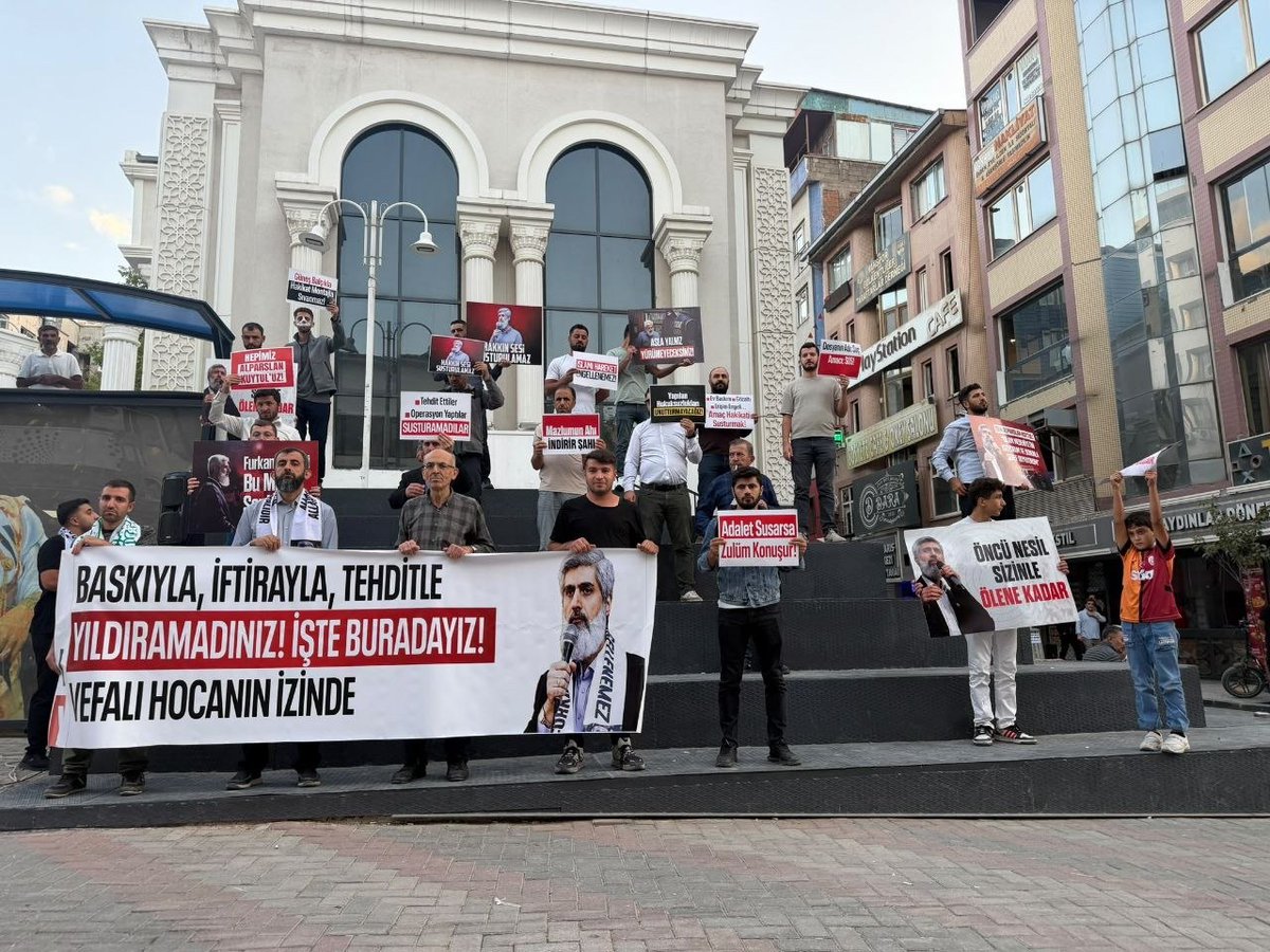 fhengellenemezz's tweet photo. Alparslan Hocamız Üşüyor! 
Soğukla Yıldırmanıza İzin Vermeyeceğiz! 

📍Şanlıurfa Siverek 
📍Van 

AlparslanHocaya Ozgürlük
SemraHocaya Ozgürlük 
FurkanGönüllülerine Ozgürlük 
Ozgürlükiçin Meydandayız https://t.co/BPTP5d8YLx