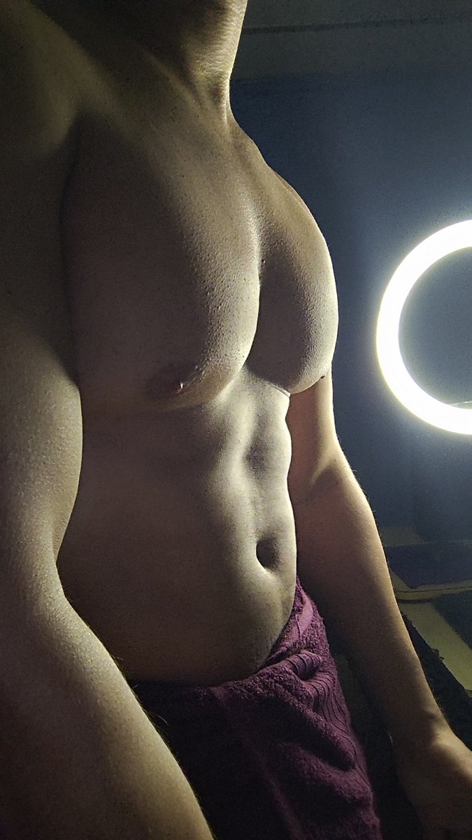 alerodriguezczz's tweet photo. Hi 

#muscle #pecs https://t.co/TKuEXnO18a