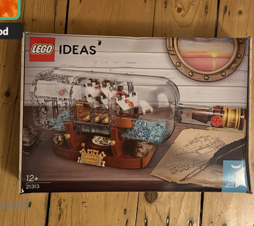 wifieslore's tweet photo. of course wifies sends a lego set... this is so cute https://t.co/eyAuKxdtTD