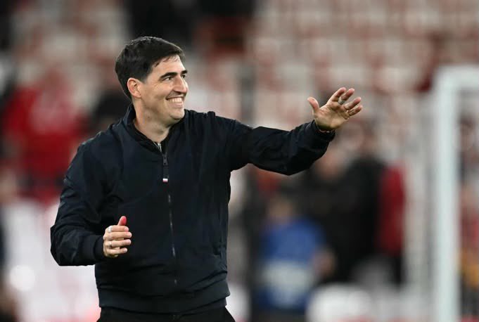 Hemmy_Rex's tweet photo. 🚨🚨| Andoni Iraola has 𝐄𝐍𝐃𝐄𝐃 Bournemouth’s unbeaten Premier League home run that he started, stretching back to January and even including a win over his current club Liverpool. 🏟🔴

It had to be him. https://t.co/FLQIhUZ1QO