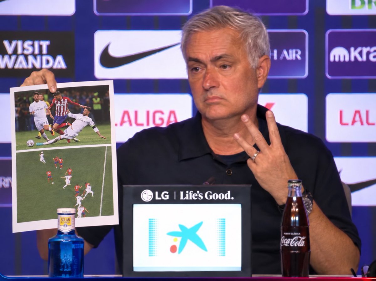 imanoleg_'s tweet photo. 🚨 José Mourinho ha perdido la cabeza. Me comentan desde el club que sigue enseñando folios con imágenes de derbis. 🚨

“Hasta que no termine de enseñar todas las hojas que tengo no voy a marchar.” Se empieza a pensar que es una campaña orquestada y diseñada por HP, patrocinador oficial del Real Madrid. 

Se prevé noche larga en el Metropolitano.