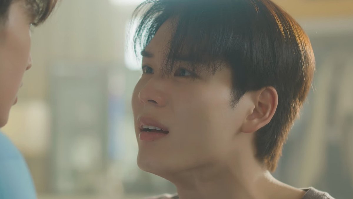 milkwithbiscuit's tweet photo. just the little detail of sun's eyes full of tears because he can't bear seeing the person he loves the most in pain.

oh his love for bay is SO genuine and pure 😭😭

#MatchPointSeriesEP9 https://t.co/Zs5fx35j1o