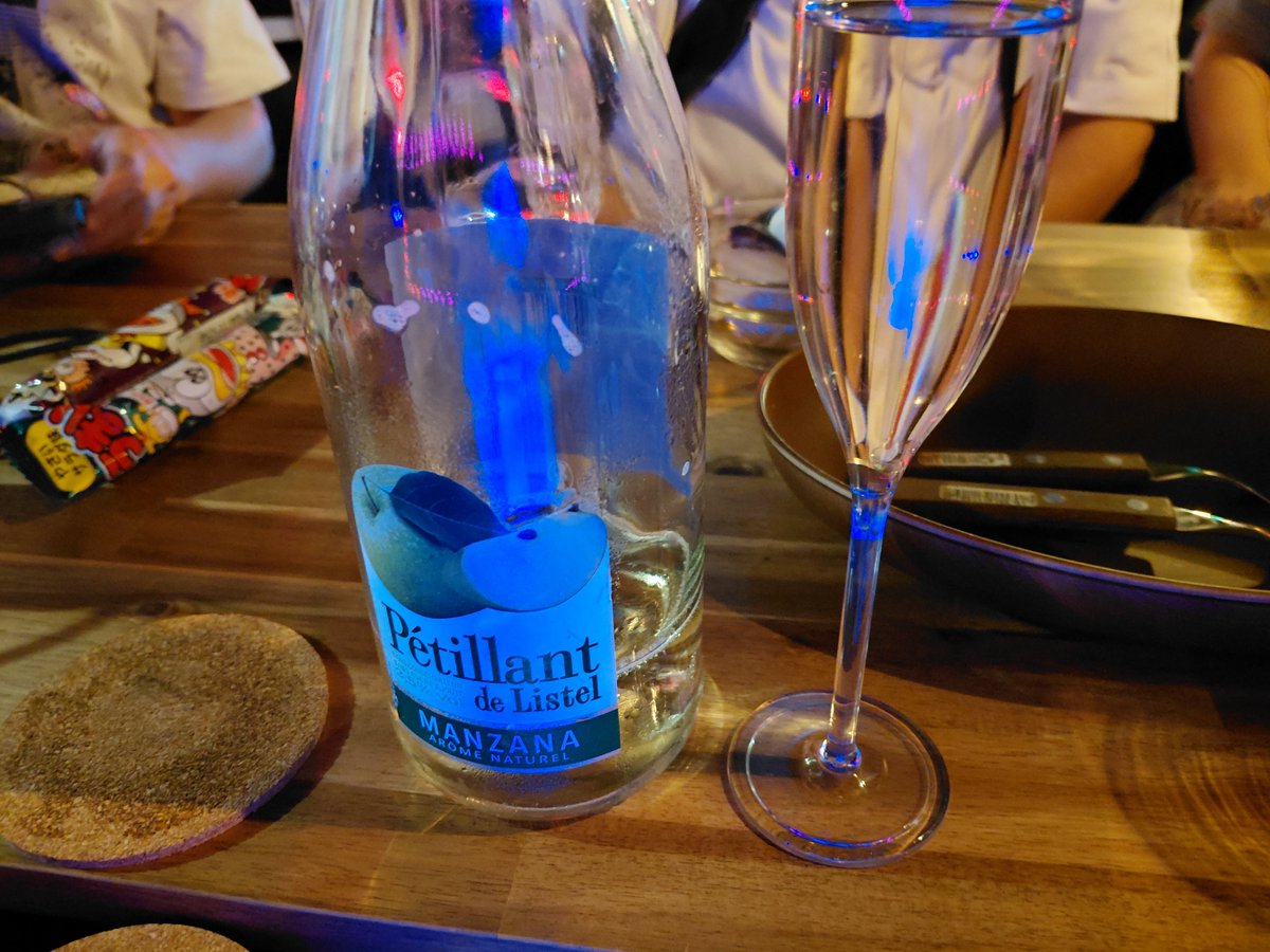 lamb_layer's tweet photo. めちゃめちゃありがとうございました！
とっても楽しかったし最高の���誕生日になりました> ·̫ <⸝⸝しあわせ〜
シャンパン、ドリンク、プレゼントありがとうございます！！꒰՞o̴̶̷̤  ̫ o̴̶̷̤՞꒱🍑
いっぱいおめでとう貰えて嬉しかった♡ https://t.co/xc45hZDejn