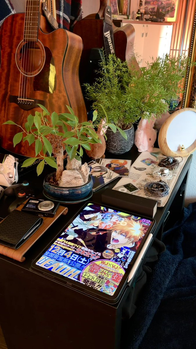dannysleafs's tweet photo. Anyone else like Bleach? #desksetup https://t.co/Nn4nRmqh6G