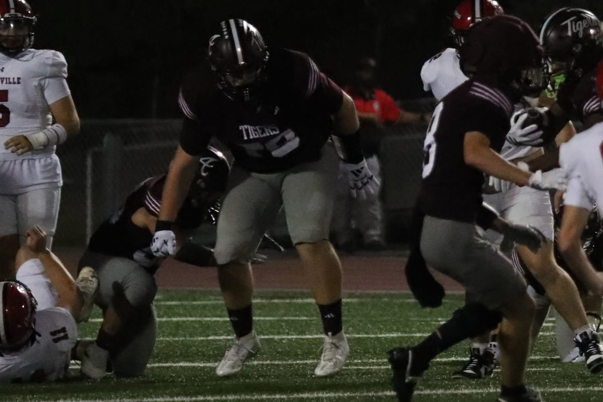 MignognaMaximus's tweet photo. Two great weeks of Arp football.
Last week: Arp 46, White Oak 7
This week: Arp 54, Shelbyville 7
Had a great Homecoming week and another big win Friday night. Proud of this team and the way we continue to work.
#TPND #EATT #bEASTTexas #txhsfb #OL #ClassOf2027 https://t.co/PbekuFZ1xH