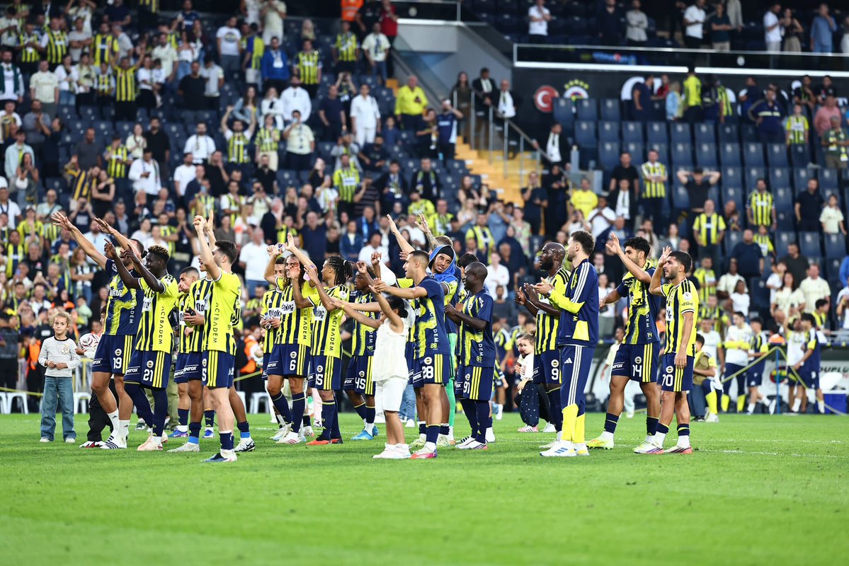 unigfborg's tweet photo. Tarihi 8-0’lık galibiyetin ardından sahada görmek istediğimiz mücadeleyi, hırsı ve kazanma arzusunu sonuna kadar ortaya koyan takımımızın aynı inançla yoluna devam edeceğine inanıyoruz.

Bizler de dün olduğu gibi bugün ve yarın; iyi günde kötü günde, tribünde ve Fenerbahçe’nin olduğu her yerde takımımızın arkasındaki itici güç olmaya devam edeceğiz. 

Sana olan bu sevdamız, götürecek bizi zafere!

#UNIGFB