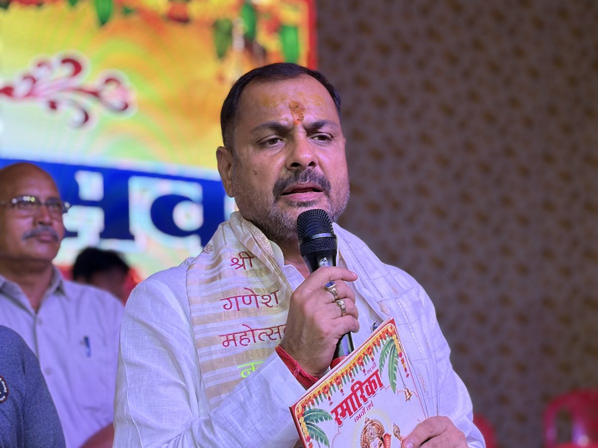 prakashbjp_'s tweet photo. #मित्रों_जय_सियाराम 🙏💐...

आज रामलीला मैदान, गणेश भवन, अलीगंज बांदा में नूतन बाल समाज द्वारा आयोजित ‘‘104 वें श्री गणेश महोत्सव कार्यक्रम’’ में सम्मिलित होकर स्मारिका पुस्तक का विमोचन कर उपस्थित गणमान्यजनों को संबोधित किया …!! https://t.co/J84xMUYTPB
