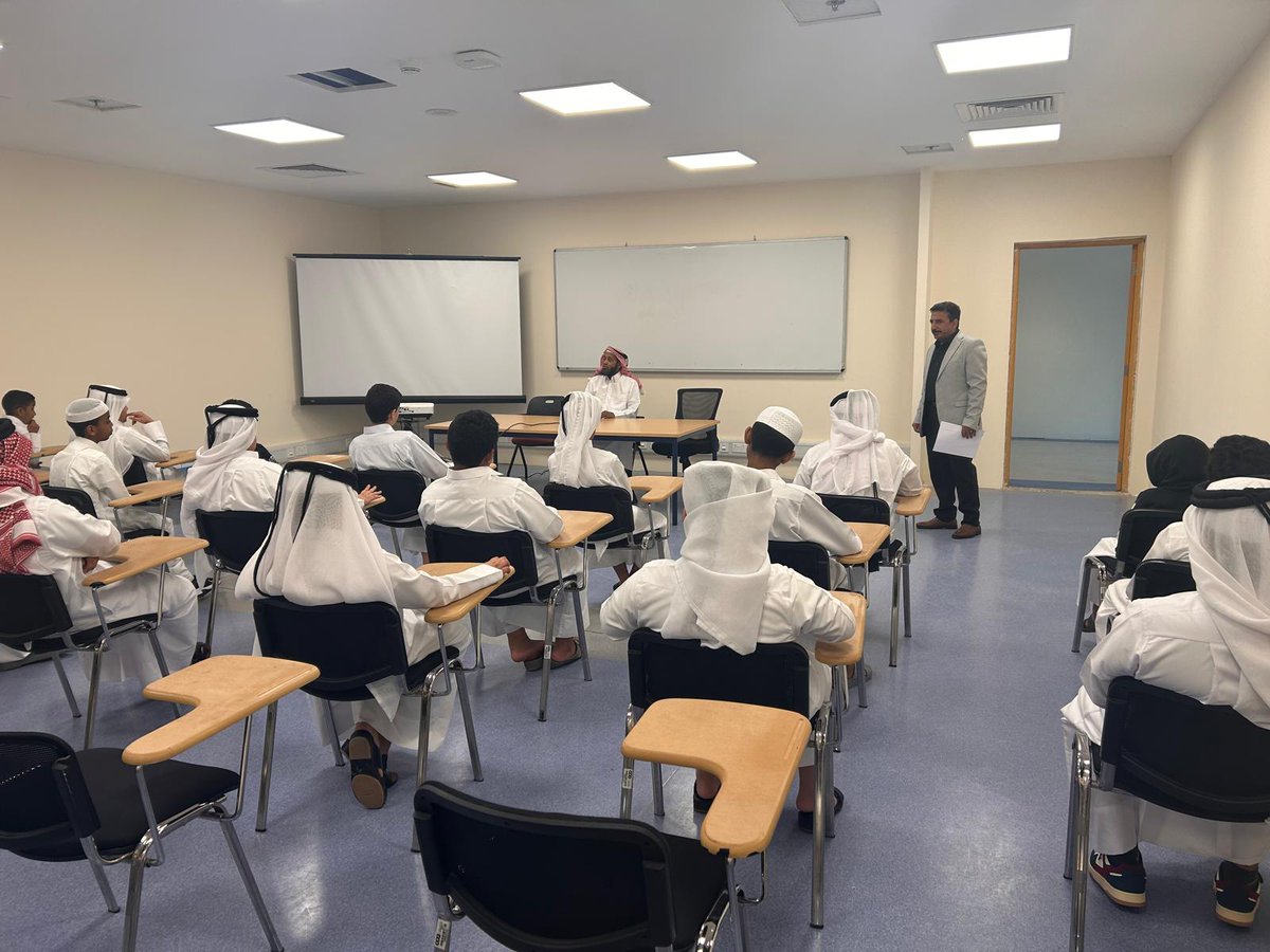 Smaisma_School's tweet photo. انطلاقا من رؤية ورسالة وزارة التربية والتعليم والتعليم العالي وتحقيقا لأولويات المدرسة وبالشراكة مع الإدارة العامة لمكافحة المخدرات تم تقديم محاضرة طلابية بعنوان "أضرار المخدرات" قدمها الدكتور عبدالسلام صالح الاثنين الموافق 14-9-2026م https://t.co/S0r26pNNnl