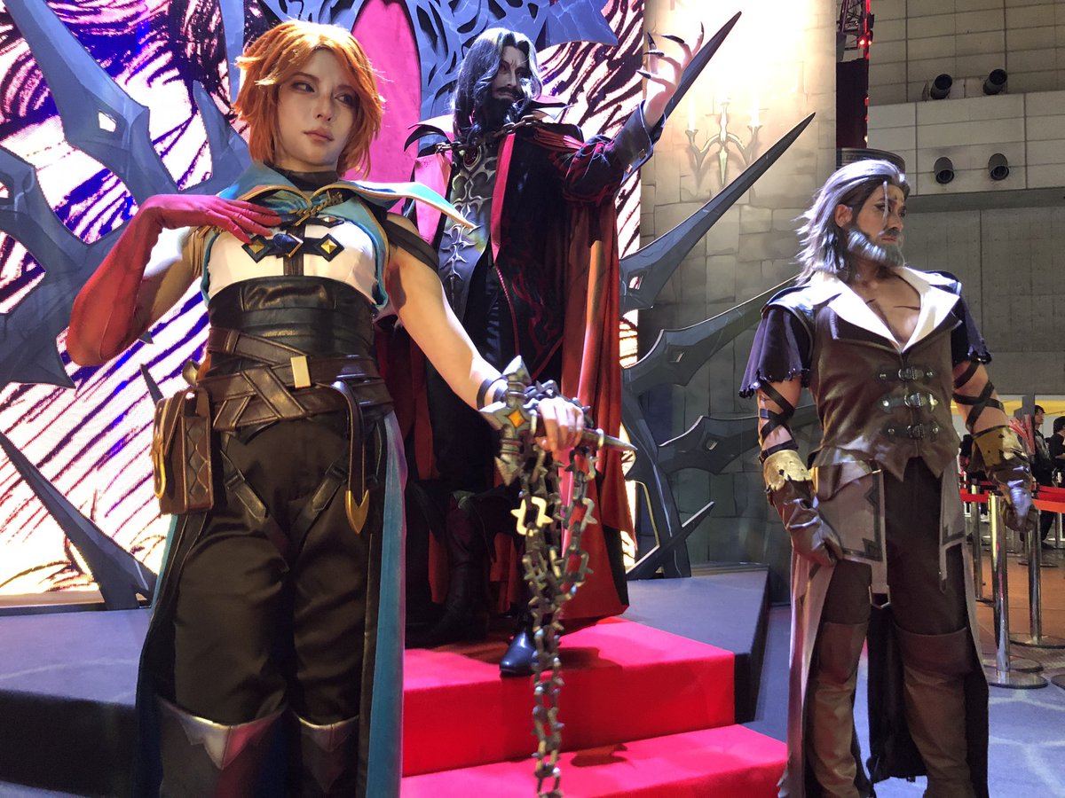 re_halbio's tweet photo. 公式コスプレイヤーが超絶カッコよくて素敵でした
何気に今作のドラキュラ伯爵の全身デザインはこれが初お披露目だよね
#CVBC_TGS https://t.co/nXIW7MrlK9