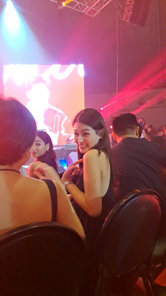 suzyyysujiii's tweet photo. bahala ka muna d'yan will hahahaha eme pero ang ganda ni az huhu first time ko sya makita ng personal 🫶🏻 https://t.co/M5s1V8kjcL