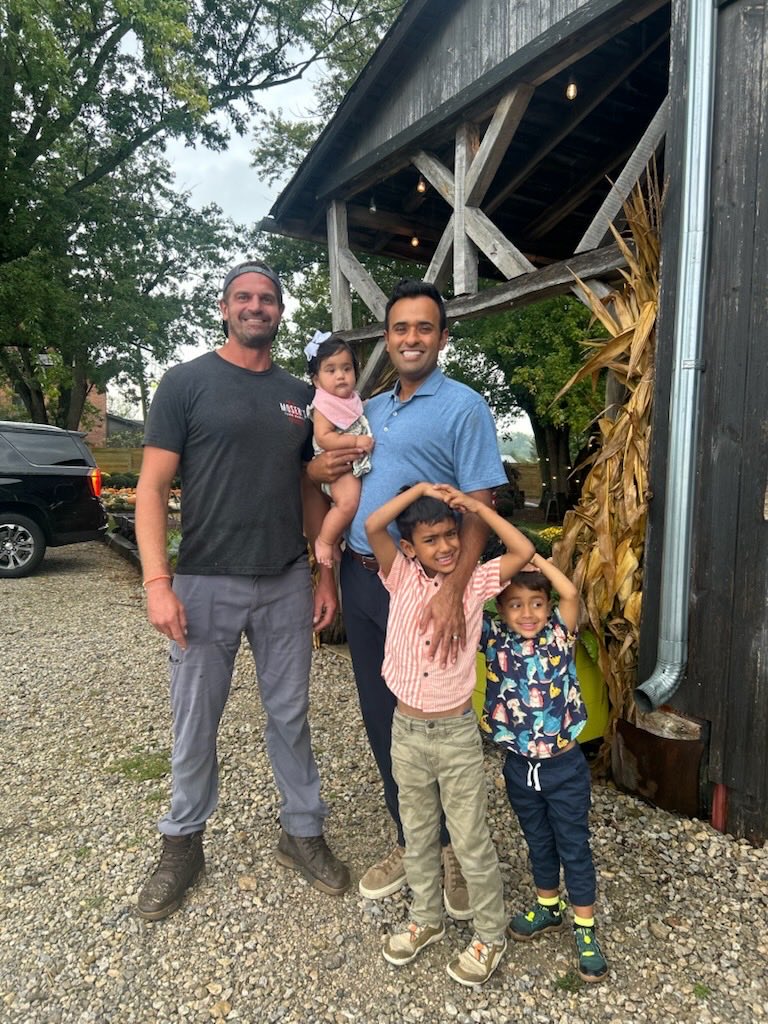 VivekGRamaswamy's tweet photo. A classic Sunday afternoon stop at Moser’s Farm Market in Powell. Proudly getting our pumpkins here for half a decade &amp; counting! https://t.co/kWiN7PpK6K