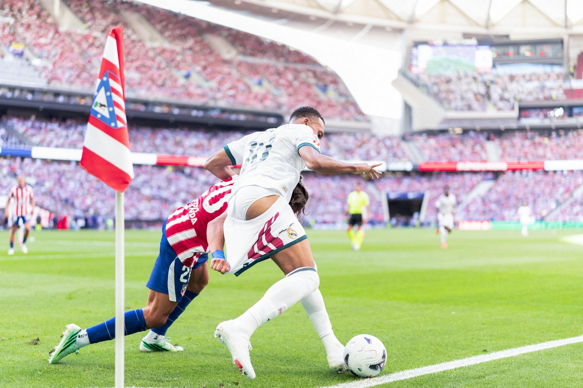 Squawka's tweet photo. Giuliano Simeone's game by numbers vs. Real Madrid:

64 touches
31/41 successful passes
7 defensive contributions
7 duels won
5 touches in opp. box
4 tackles
3x possessions won
2 fouls won
1/3 successful take-ons
1 shot
1 chance created
1 penalty won
1 assist

Stuck in. 💪 https://t.co/ndsEKVAdAw