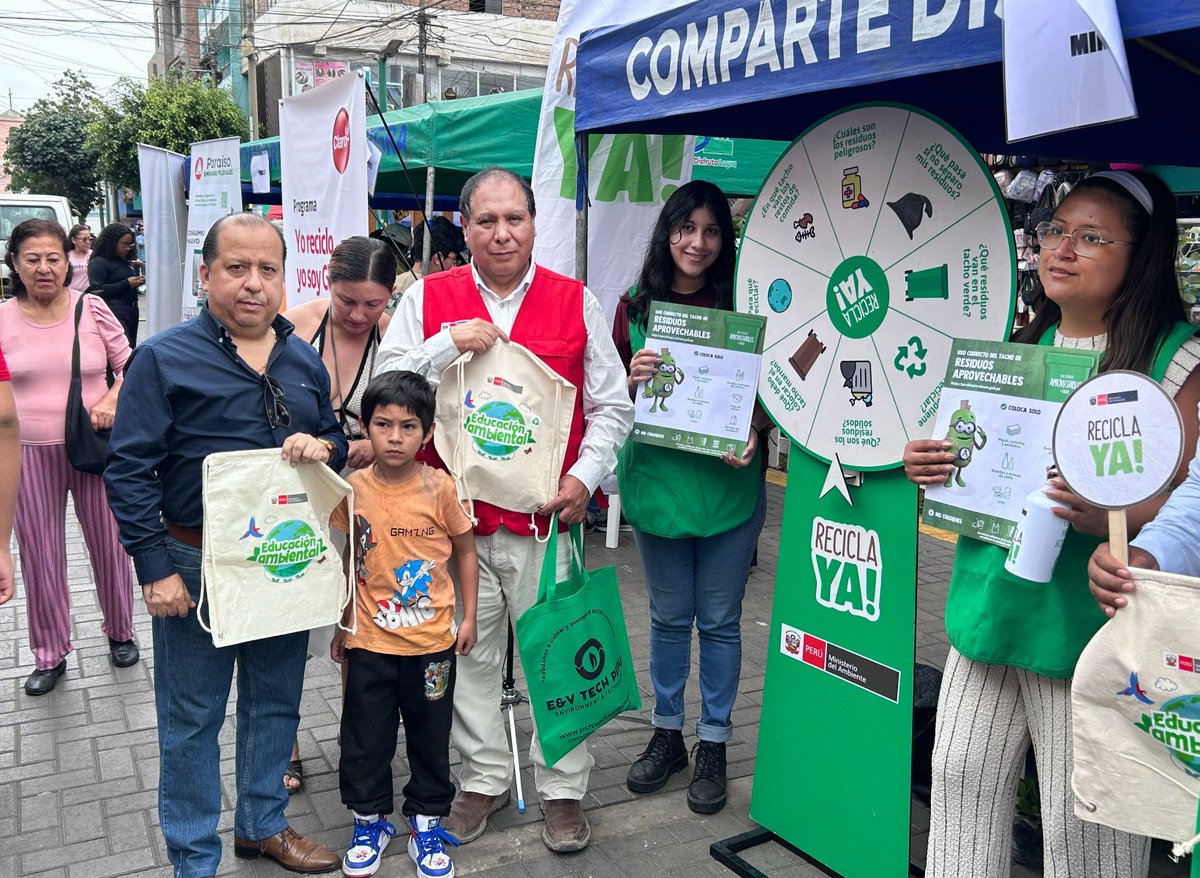 MinamPeru's tweet photo. El 78 % de los residuos que generamos se puede aprovechar, pero hoy solo valorizamos el 2.8 %. 

En este #DIADESOL, el #MINAM desplegó acciones simultáneas en el Callao y Carmen de La Legua Reynoso para promover la educación ambiental, la segregación de residuos y la protección marino-costera 🌊♻️.

Unidos por la economía circular y un Perú más limpio. 
¡Tú también puedes ser parte del cambio! 💪🍃

#DIADESOL #ReciclaYa #MINAM #PerúResponde