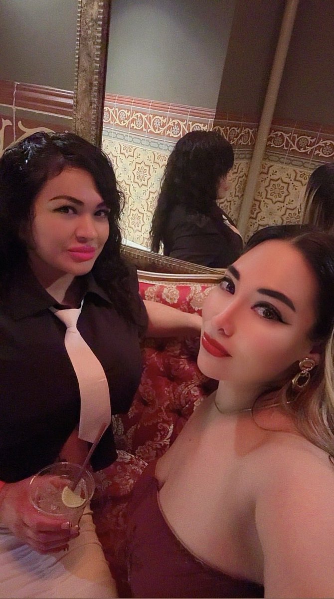 210philosophy's tweet photo. About my Birthday weekend🥳#TheBand👯‍♀️ https://t.co/ZV0CKT5idl