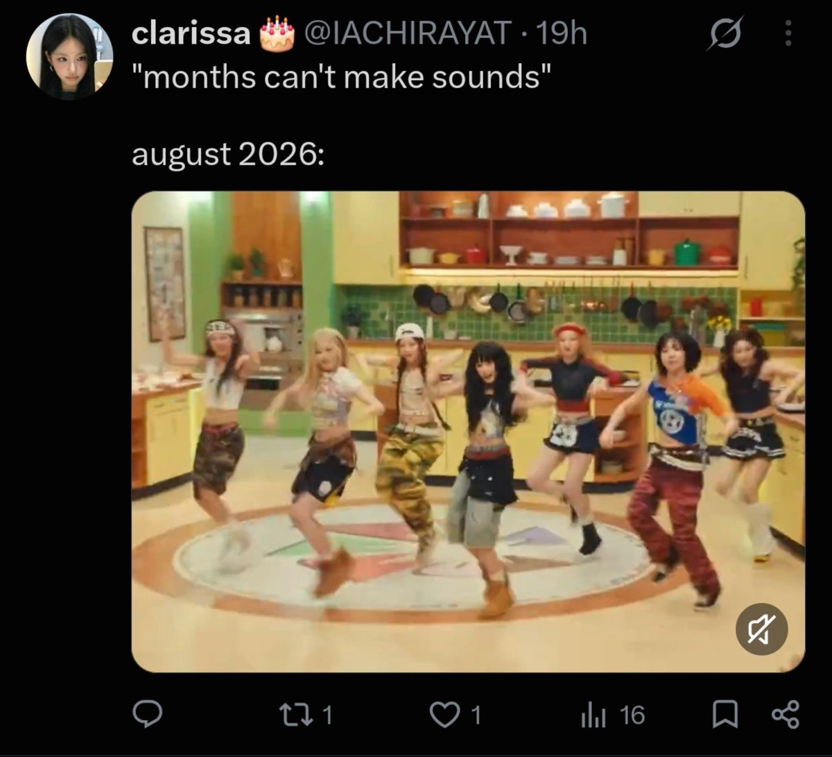 IACHIRAYAT's tweet photo. @chorokolate AT LEAST USE THE MV ITS PRETTIER https://t.co/Zs6wbmHGGi