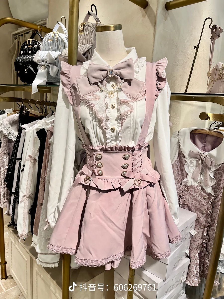 k4mikutie's tweet photo. ᯓ★ how pinterest sees me っ ̫ -˘◝✩

ᯓ★ style っ ̫ -˘◝✩  
ᯓ★ color っ ̫ -˘◝✩ 
ᯓ★ character っ ̫ -˘◝✩
ᯓ★ atmosphere っ ̫ -˘◝✩ https://t.co/h7lidoVo9u